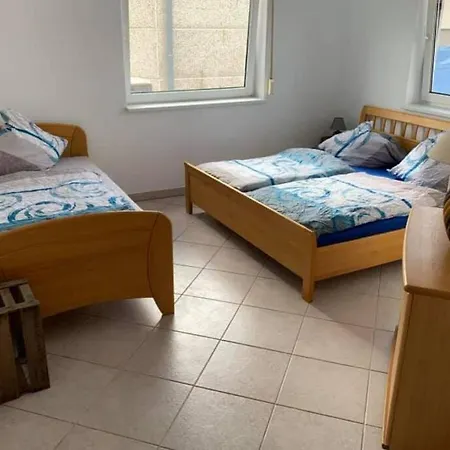 140m² Mit 4 Schlafzimmern Fur 12 Personen * Woerrstadt
